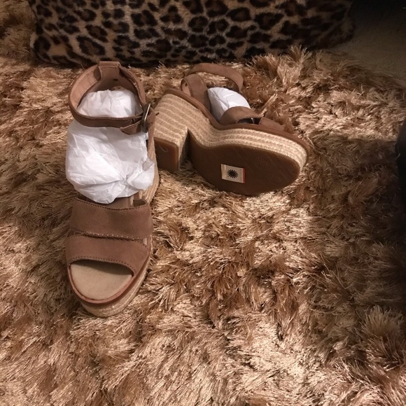 UGG Suede Sandals - Picture 3 of 3